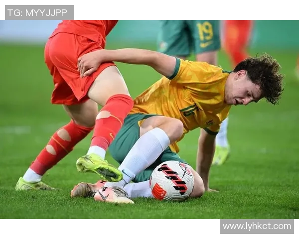 足球明星在比赛中蹲地瞬间的精彩瞬间与背后故事分享