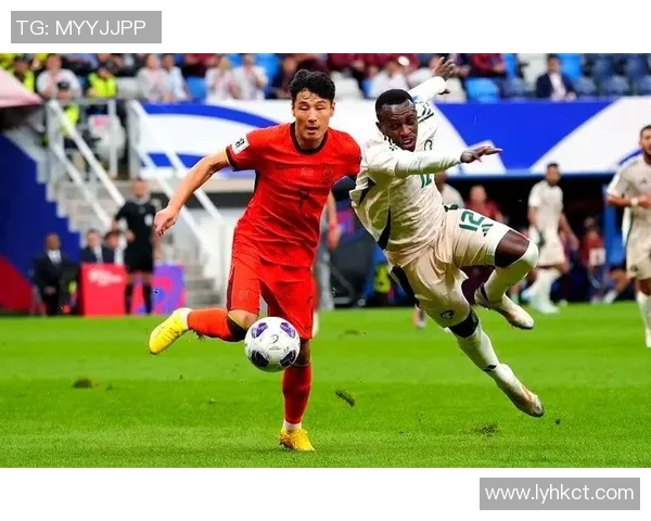 足球明星因场外风波遭妻子怒斥视频曝光引发网友热议